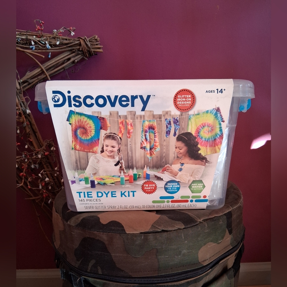 Discovery Vibrant Tie Dye Kit 145 Pieces - NIP